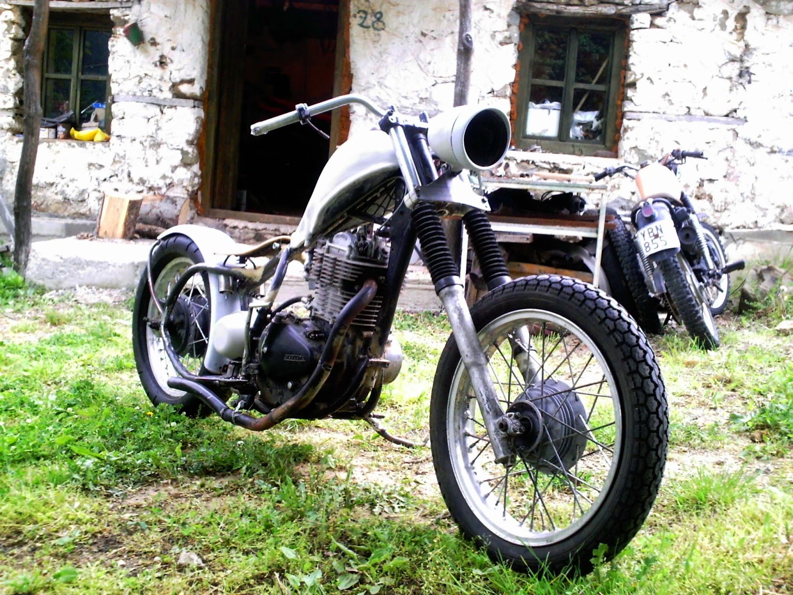 Στο Στόμα του Λύκου: Απριλίου 2014