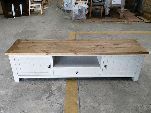 kệ tivi gỗ thông pallet bền đẹp