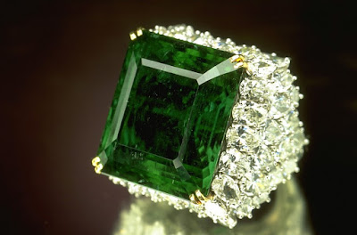 nhẫn đá emerald