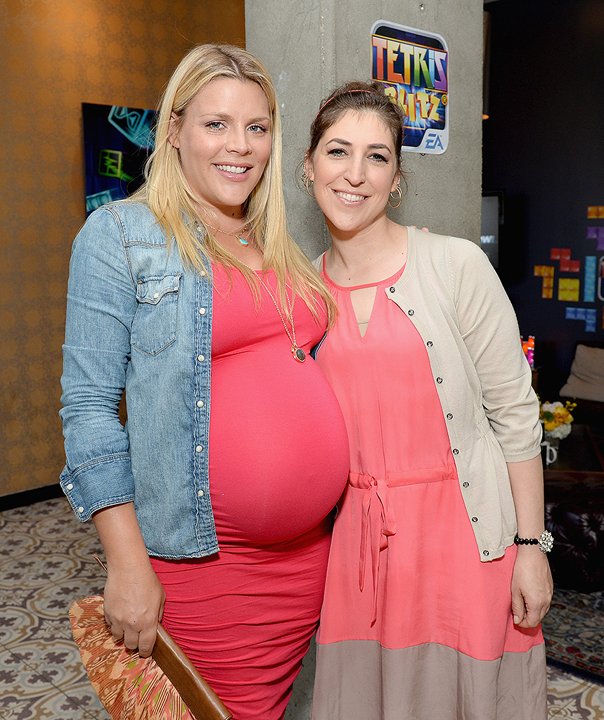 Celebrities Pregnancy In Bikini