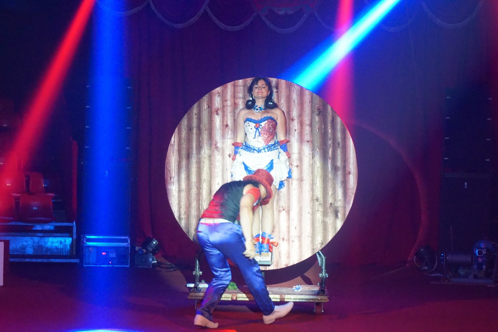 SWISS DREAM CIRCUS WITH THE FIRST EVER KNIFETHROWING AND FIRE DIABOLO