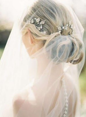 Peinado de Novia con Tiara y Velo Peinado de Novia con Tiara y Velo