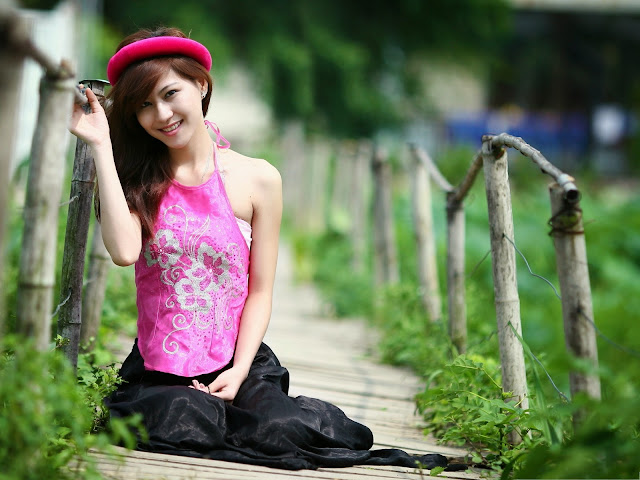 2999-Beautiful Girl Outdoor Nice Girl Smiling Great to be Close to Nature HD Wallpaperz