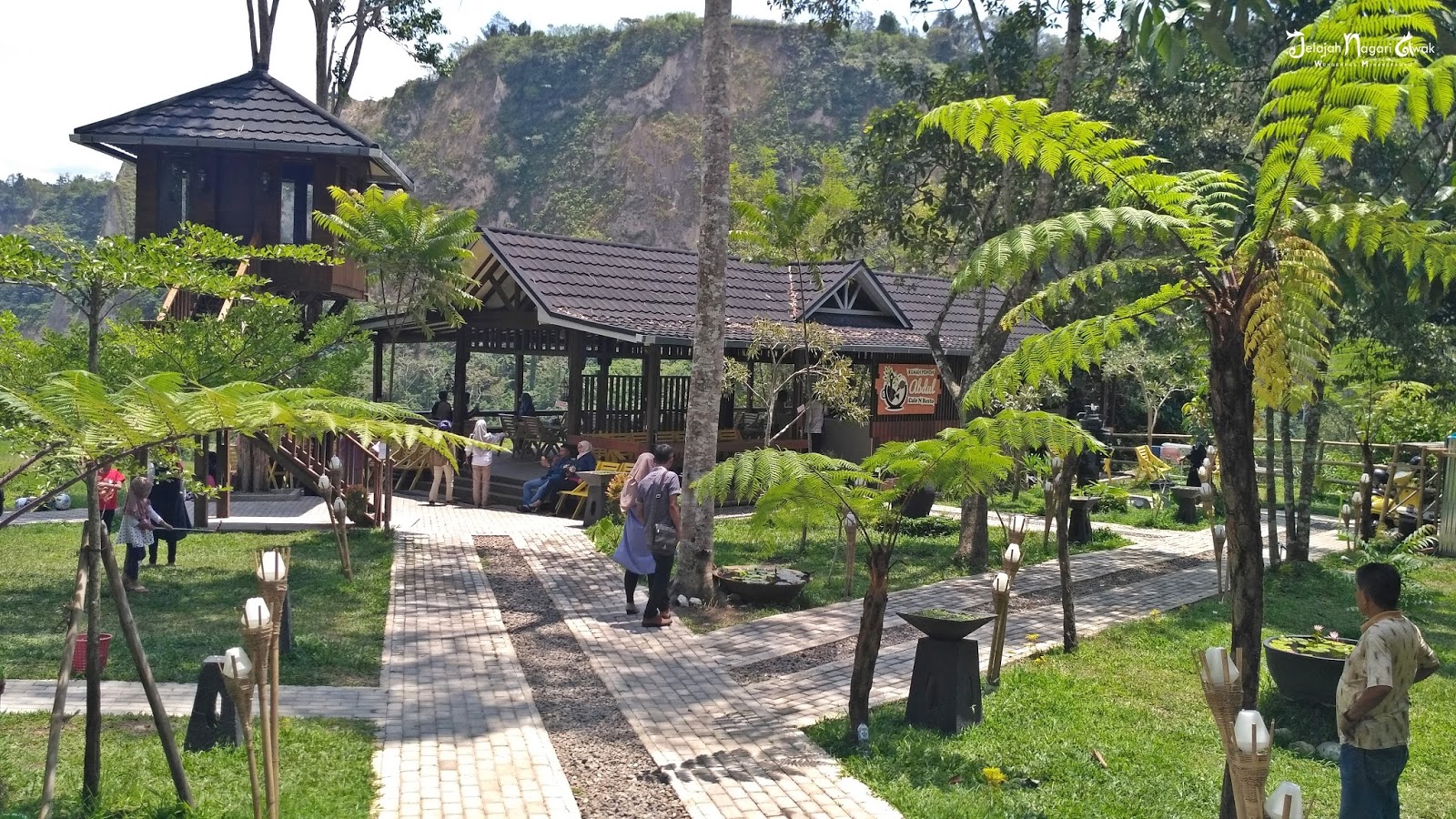 Jelajah Nagari Awak: Rumah Pohon Abdul, Cafe dan Resto Berpanorama