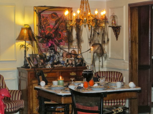 FABBY'S LIVING: FABBY: Halloween in the Foyer Table