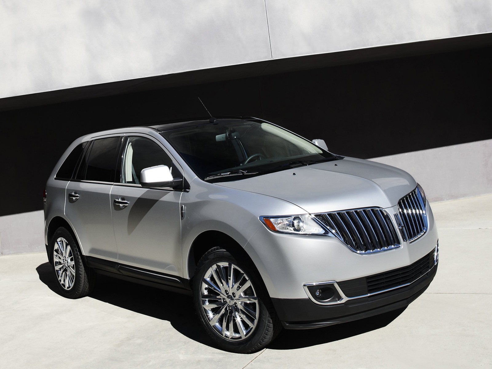 2011 - Lincoln MKX (Full Pic)
