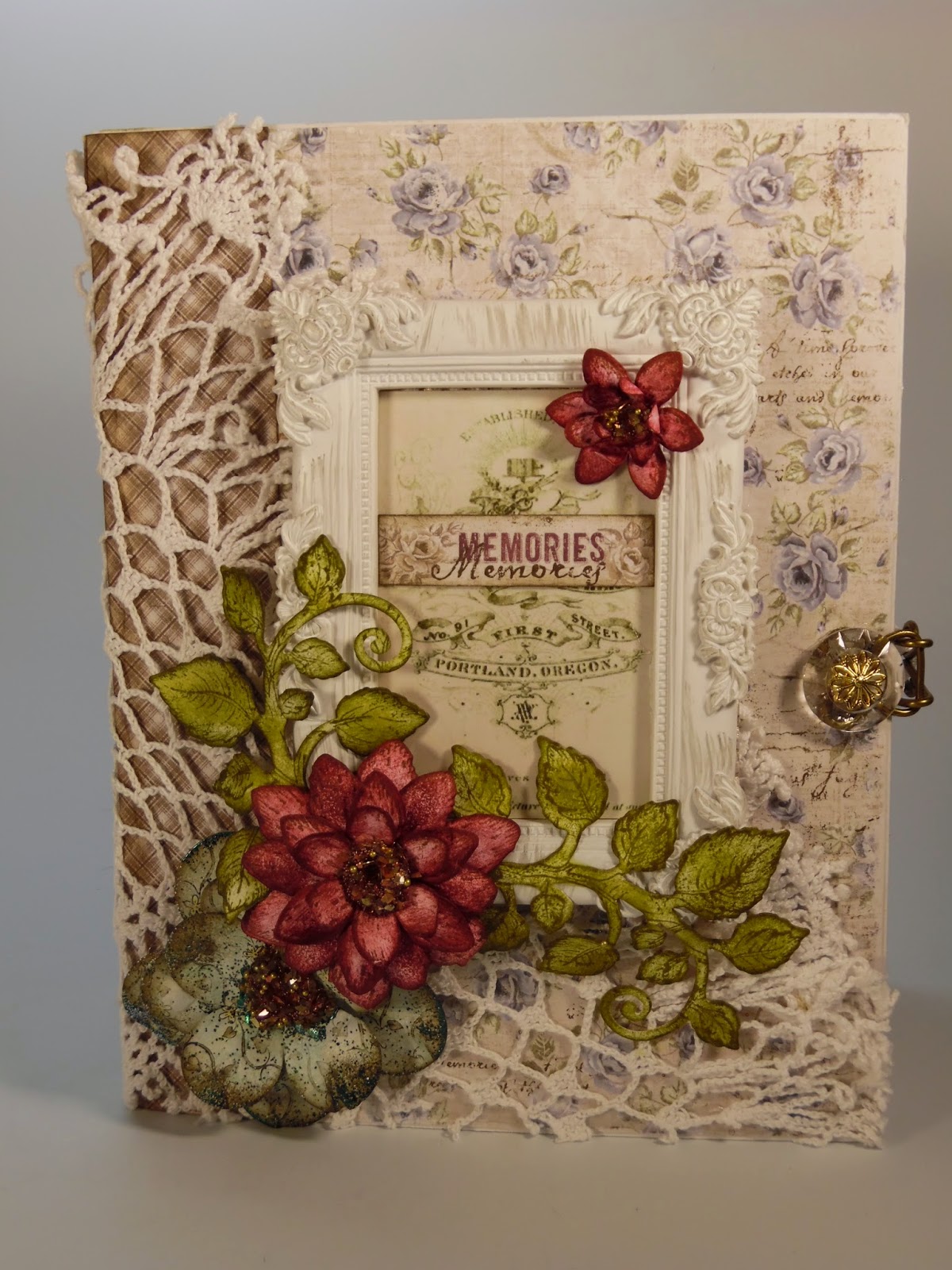 Designs by Shellie A DELUXE PREMADE SCRAPBOOK ALBUM FEATURING MAJA