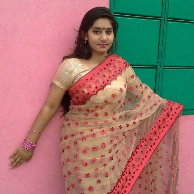Cute and innocent looking Indian Desi Aunties and bhabhis.