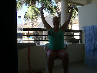 Gummiband%2Bp%25C3%25A5%2Bbalkongen%2Boch%2Bi%2Bhotellrummet%2B-%2BMallorca%2B%25282%2529 - Träning med gummiband och egen kroppsvikt