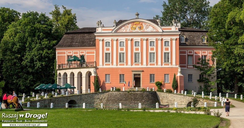 Pałac w Kurozwękach - historia z happy endem