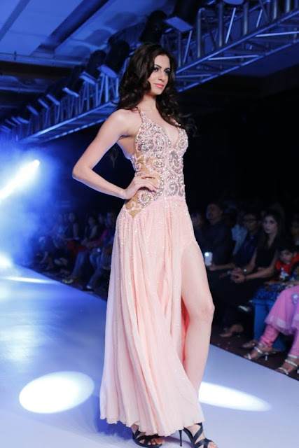 Miss-india-Simran-Kaur-Mundi-international-fashion-week-2012+(2).jpg