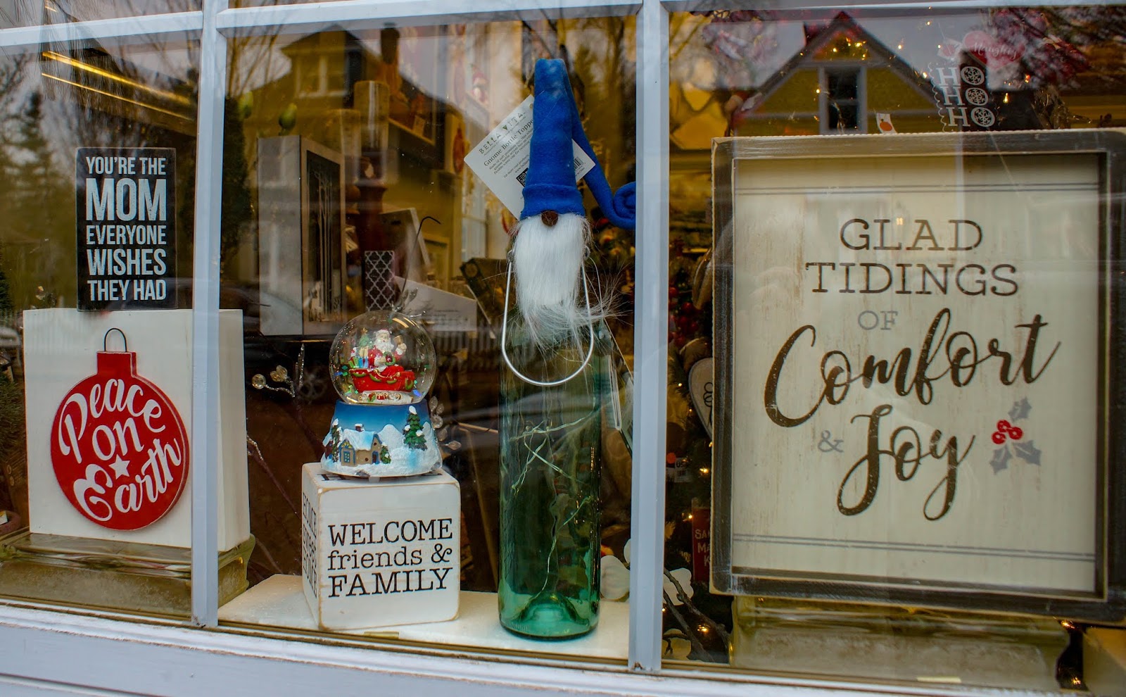 Photographing Christmas in Historic St. Charles