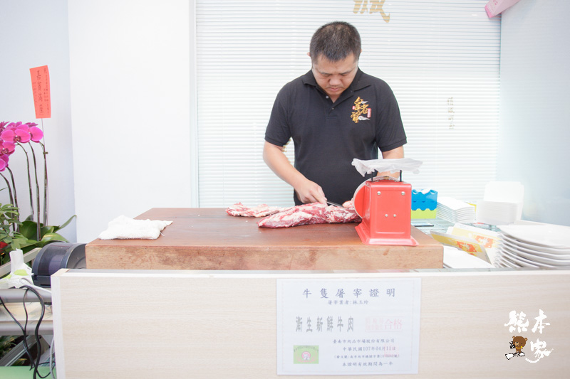 皇老爺溫體牛肉鍋|台南民權路美食|近阿美飯店~牛骨湯-現切溫體牛肉好吃