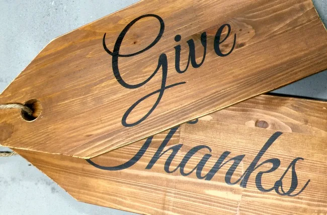 Wooden tags with stenciled Give Thanks