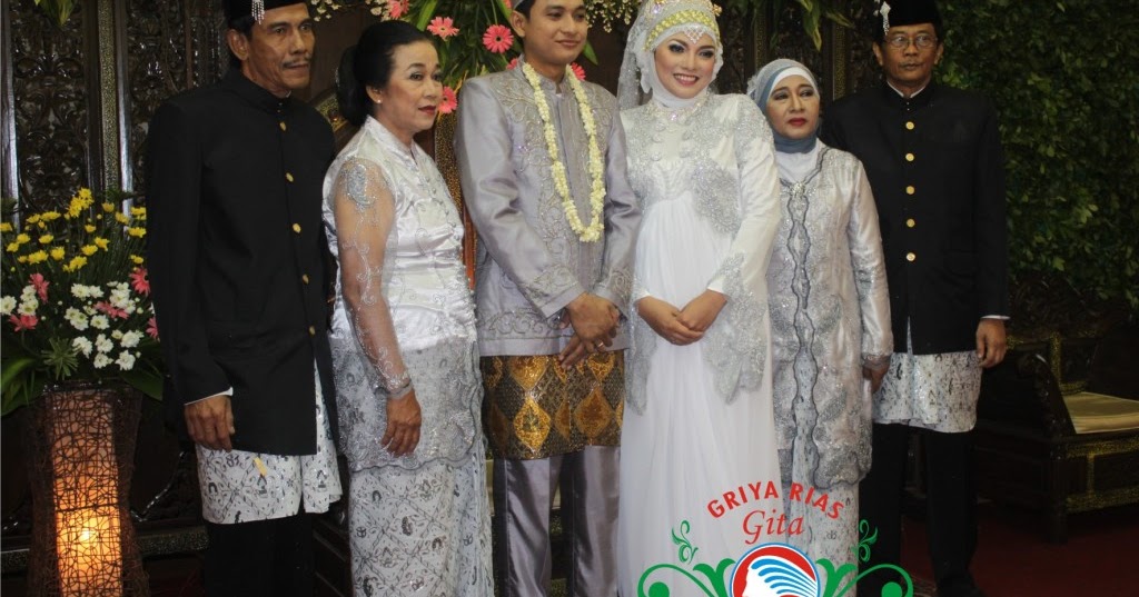 Trend Busana Putih Untuk Pernikahan Pengantin Muslimah Trend Busana Putih Untuk Pernikahan Pengantin Muslimah