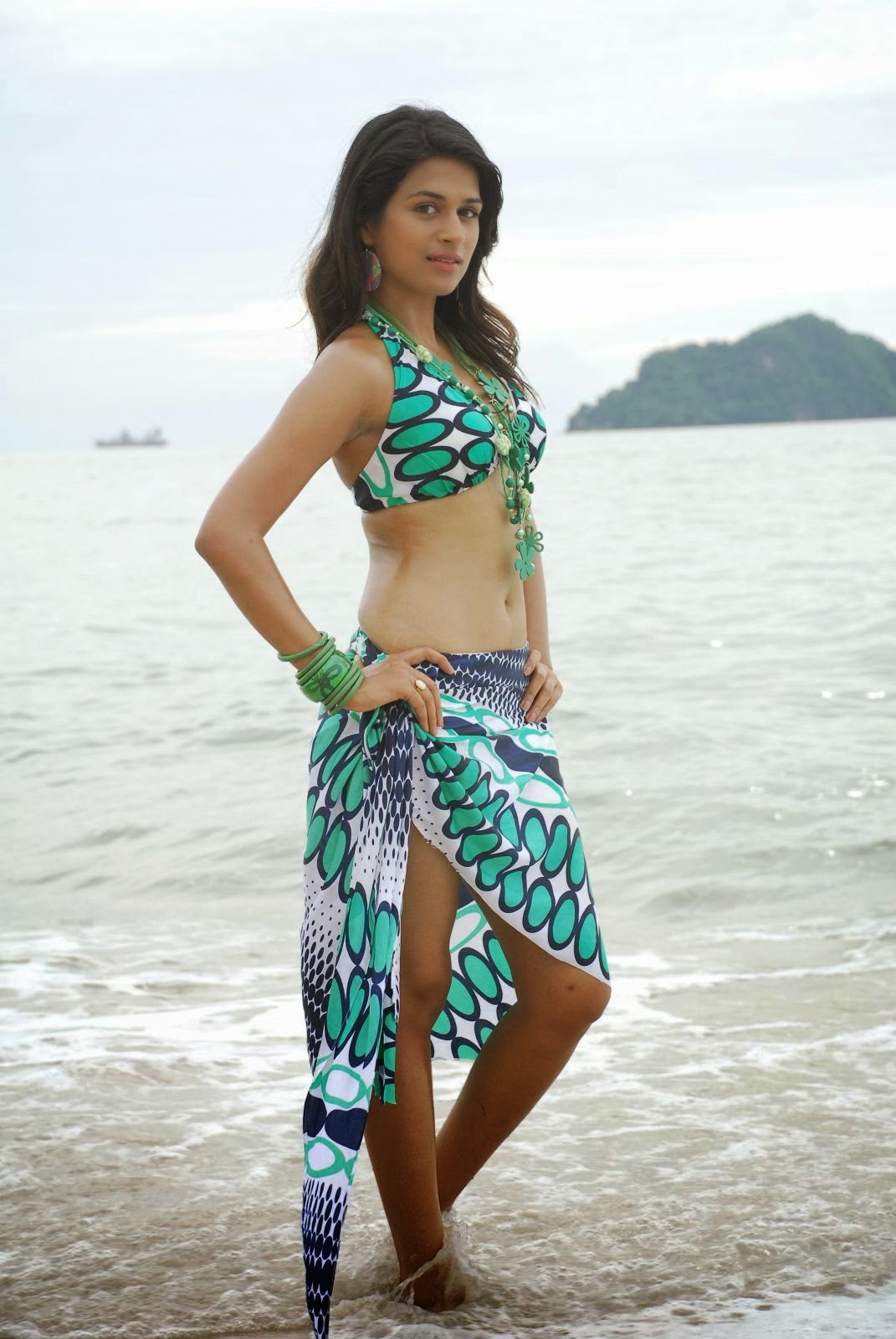 Shraddha Das Showcasing Her Amazing Body In a Colorful Bikini.