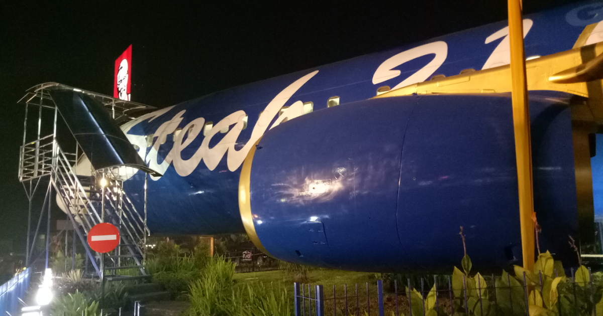 Konsep Unik Makan di Atas Pesawat : Steak 21 Karawang