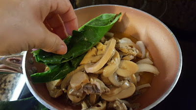 Spinach & mushrooms stir fry Spinach & mushrooms stir fry