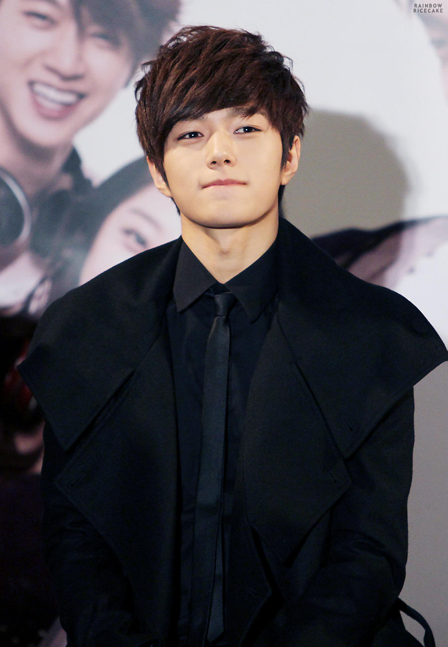 [29P] Kim Myungsoo L - shut up flower boy band premiere | MyungSoo's