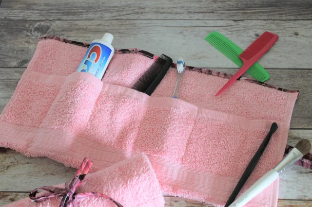 Make your own traveling toothbrush holder with this DIY toothbrush roll tutorial.  Makes a great make-up roll as well.