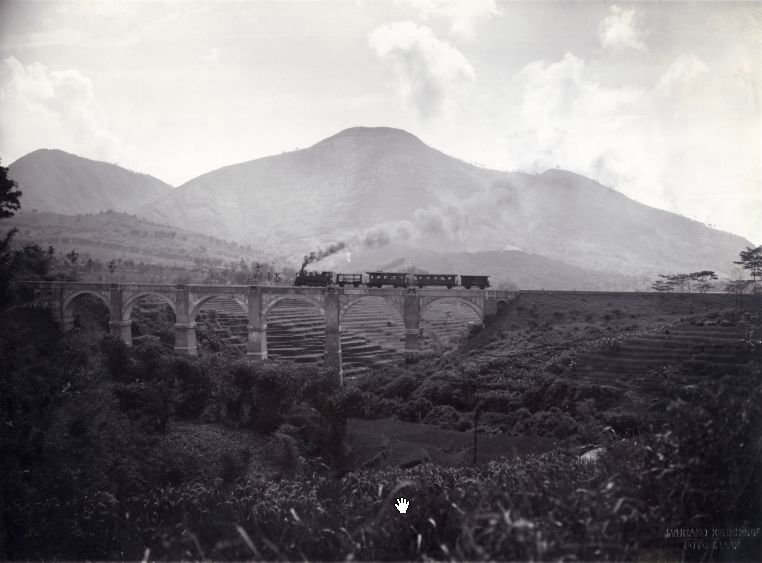 Indonesia Zaman Doeloe Jembatan Cikuda atau Jembatan Cincin di Cikeruh