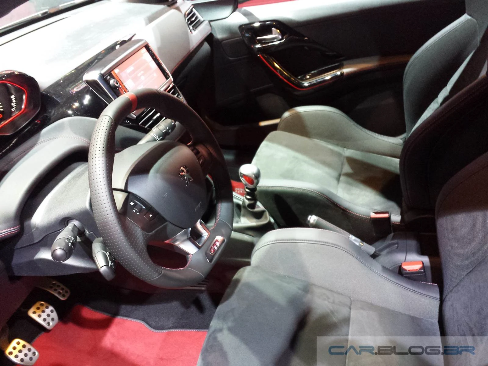 Novo Peugeot 208 GT 2015
