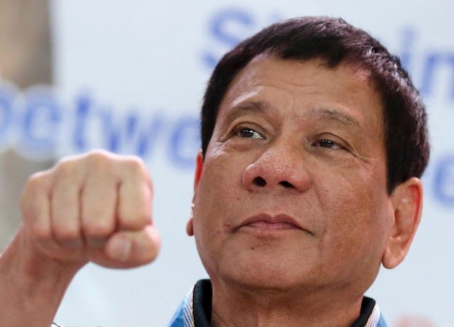 Primeiro os traficantes de drogas, agora fumantes: Rodrigo Duterte ameaça levar à cadeia qualquer um pego acendendo um cigarro nas Filipinas