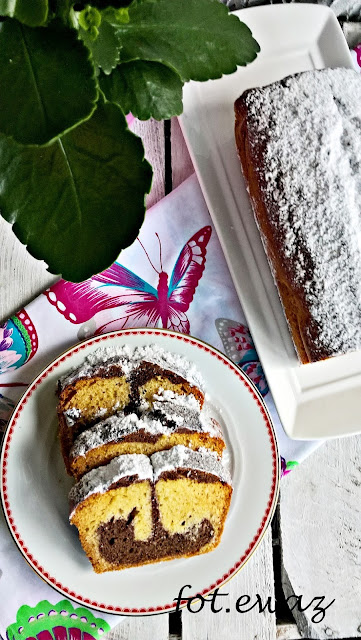 Babka z karobem i lemon curd
