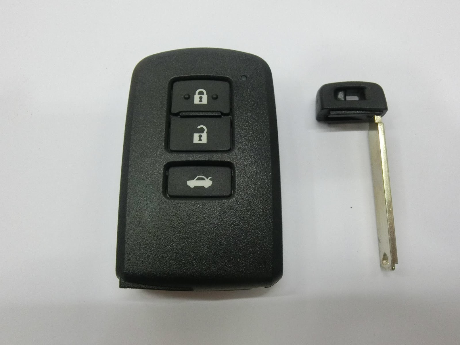 Смарт ключ тойота ноах. Чехол на чип ключ тойота №11. Ключ тойота ноах. Смарт ключ тойота исис. Смарт ключ тойота альфард.