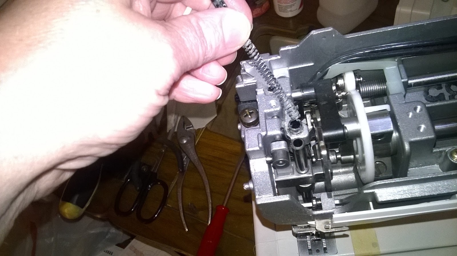 VINTAGE SEWING MACHINES How to FIX Pfaff Hobbymatic Sewing Machine Stuck Reverse Fabric won't feed