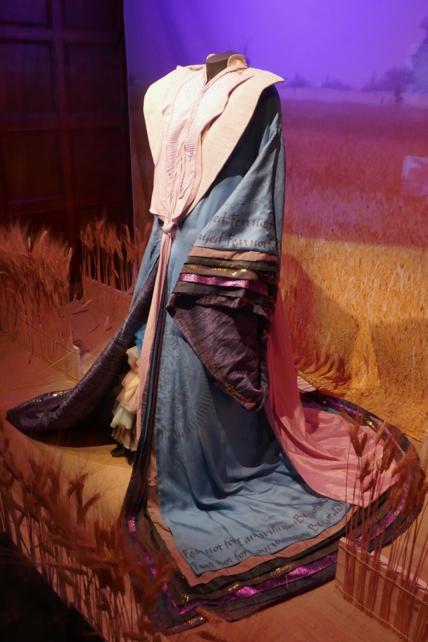 mindy kaling halloween costume hollywood movie costumes and props a wrinkle in time mindy kaling halloween costume hollywood movie costumes and props a wrinkle in time