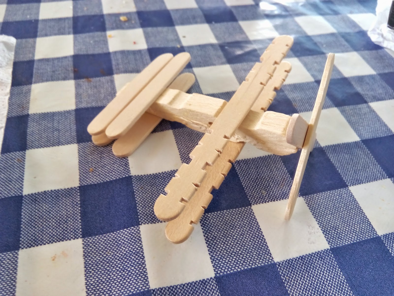 Amasandopatrones: AVIONES DE MADERA.