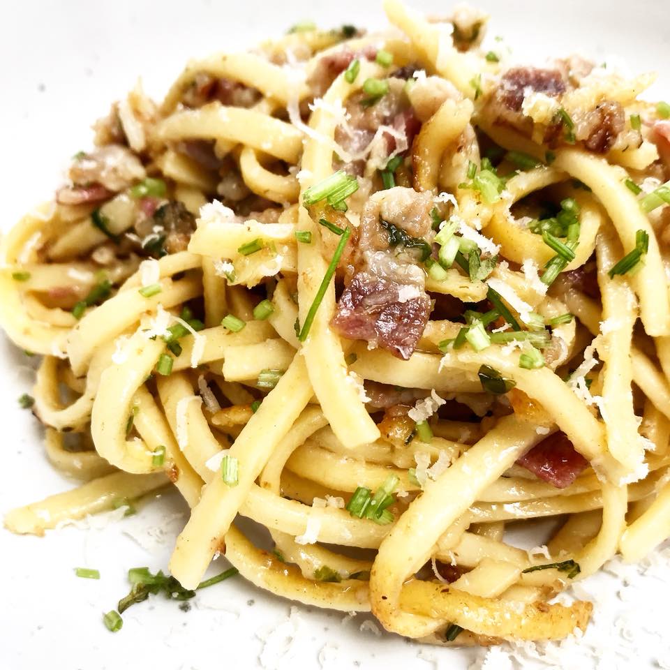 Pasta met broodkruim en pancetta