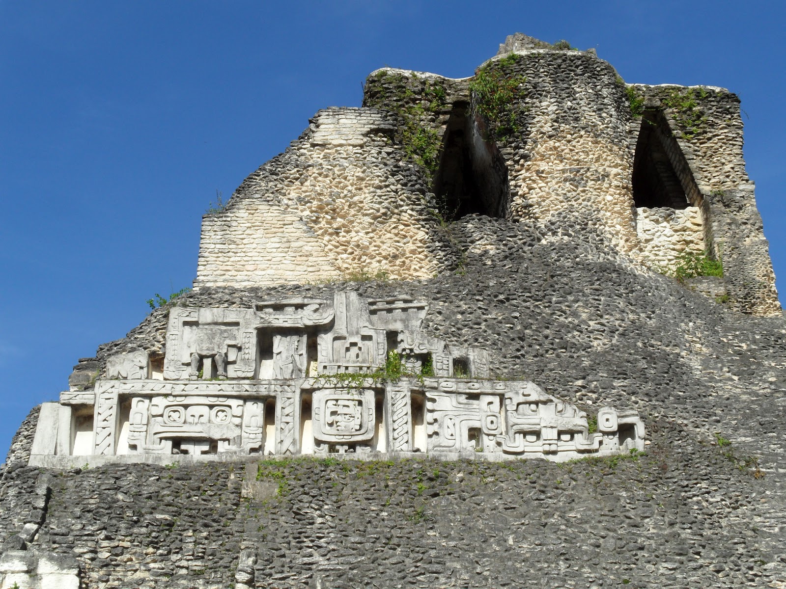 Visitar as ruínas de XUNANTUNICH - Uma inesperada e bela surpresa | Belize