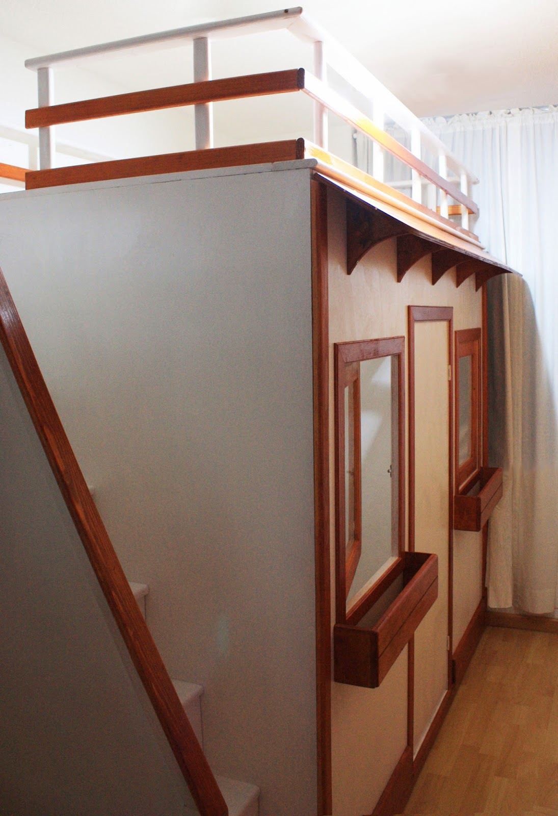 Recámara de niña, litera y casita fabricada en madera. | Diseño y