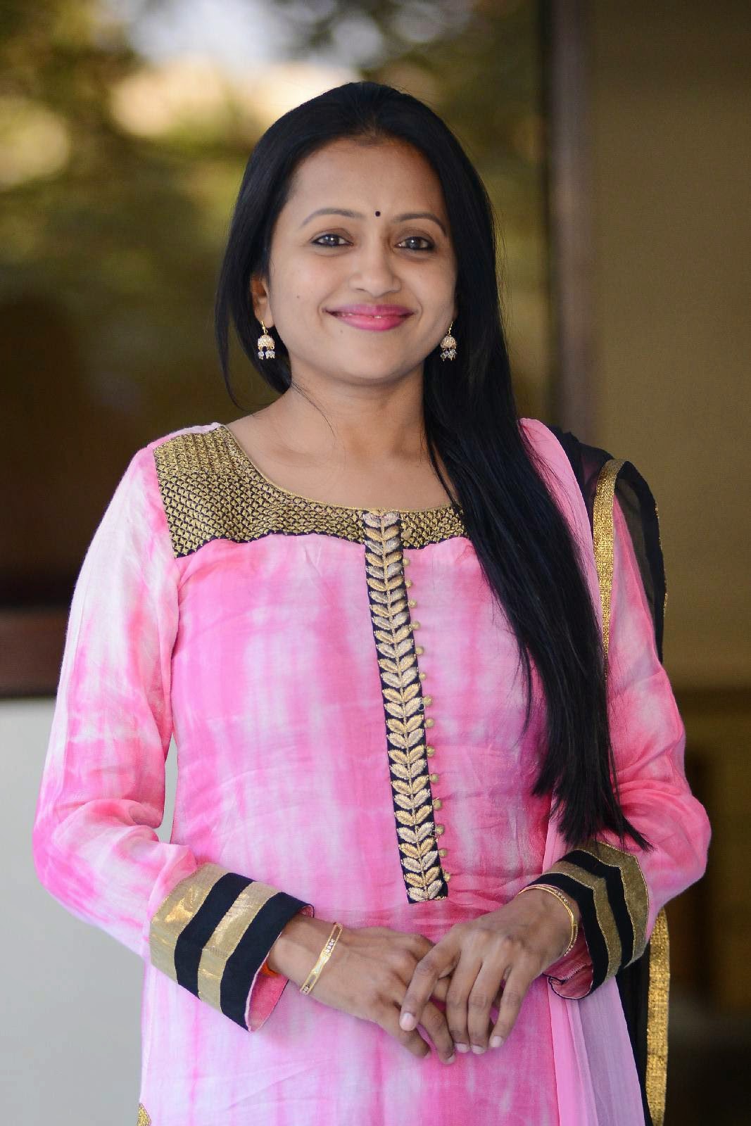 1067px x 1600px - Anchor Suma Stills At GAMA Tollywood Music Awards 2015 Press Meet | Indian  Girls Villa - Celebs Beauty, Fashion and Entertainment