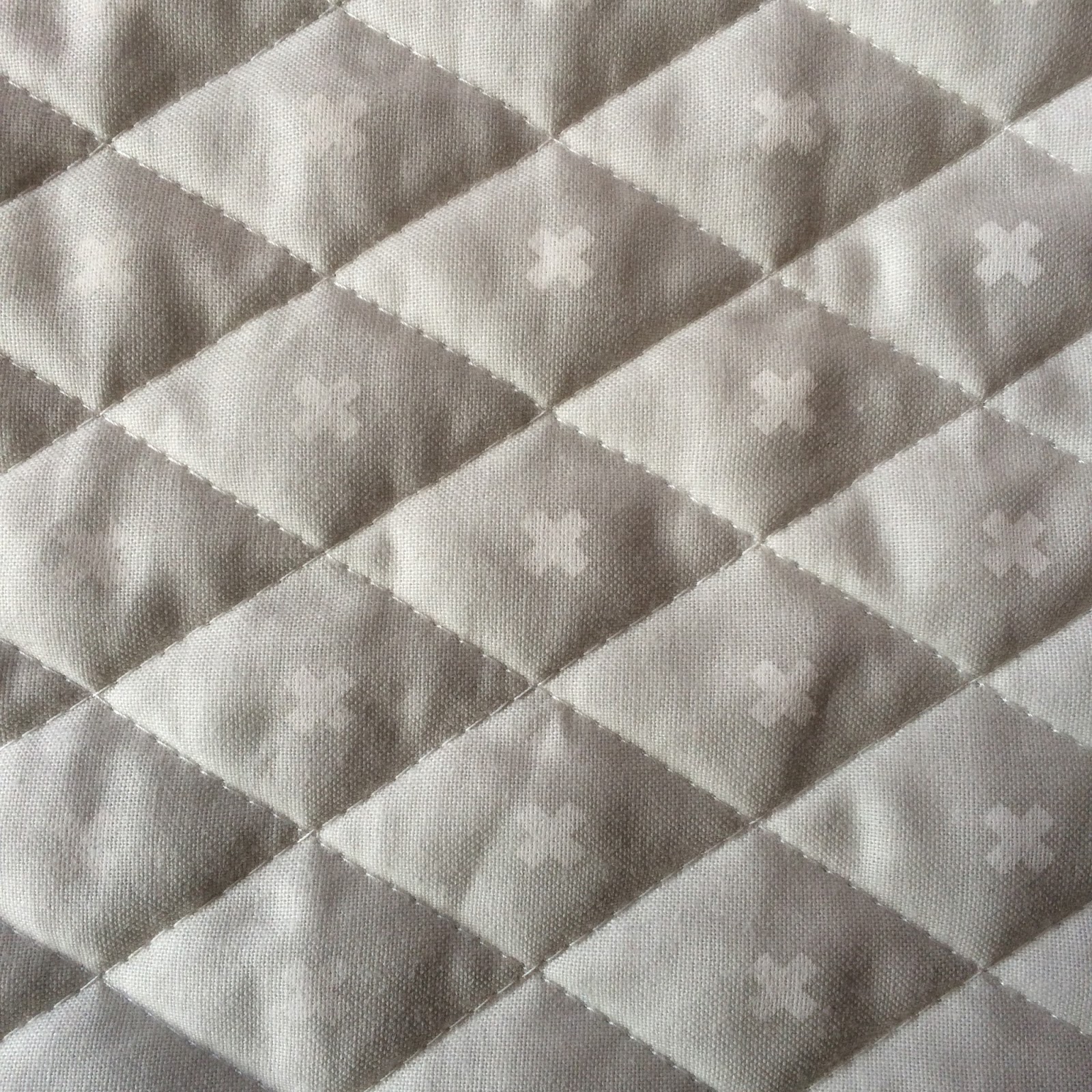 cross hatch quilting tutorial / CHARM ABOUT YOU