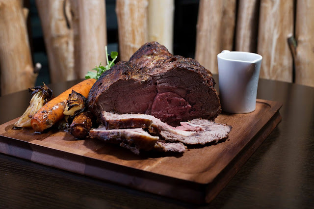 McGettigan's Clarke Quay - Roast beef with asparagus charred peppers