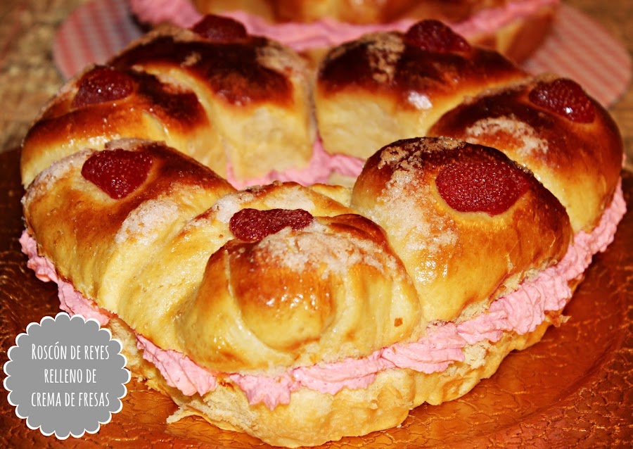 ROSCÓN DE REYES RELLENO DE CREMA DE FRESAS