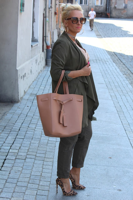 khaki8.jpg