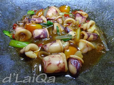 Tumis Cumi Saus Tiram ala Rika (masih di kuali)