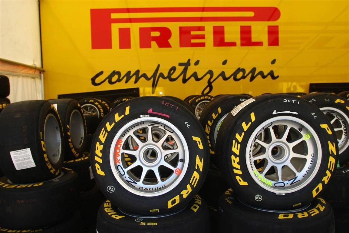 http://3.bp.blogspot.com/-BYybpGPSrV4/T98JaZ7NRrI/AAAAAAAACKA/MM0ophS_mA0/s1600/pirelli-p-zero-f1-tyres1.jpeg