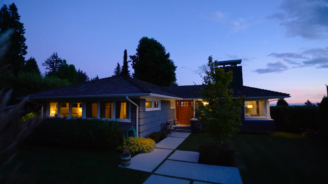 28 Interior Design Photos vs. 125 Kensington Crescent, North Vancouver Luxury Home Tour