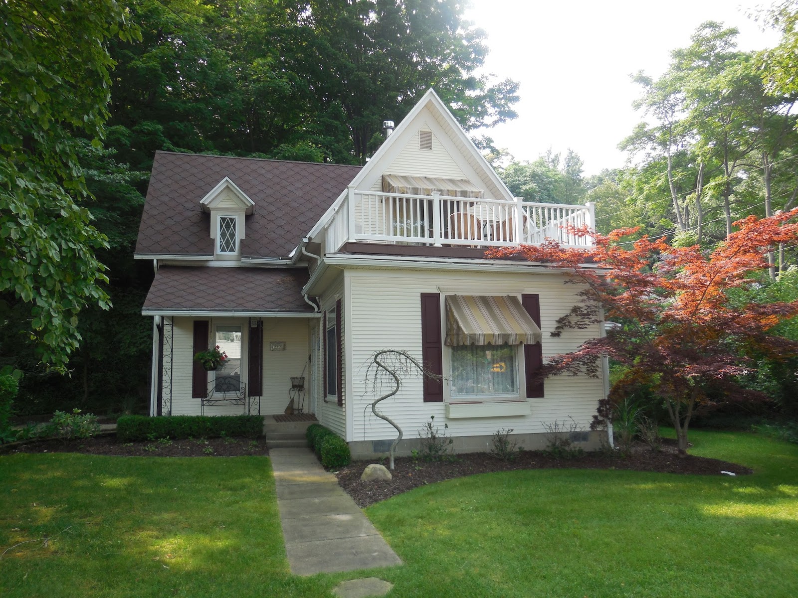 Cottage for sale near Lake Michigan