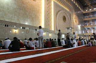 Adab Masuk Masjid Dalam Islam