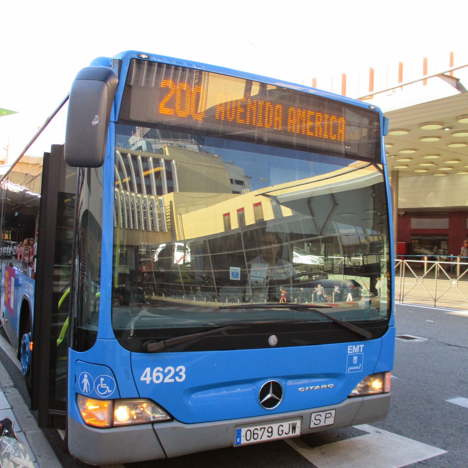 EMT bus linea 200 de la EMT Madrid