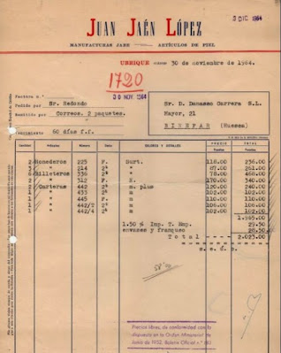 El 30 de noviembre de 1964 Juan Jaén López envía una factura a don Dámaso Carrera, en Binefar (Huesca) por billeteros, monederos y carteras