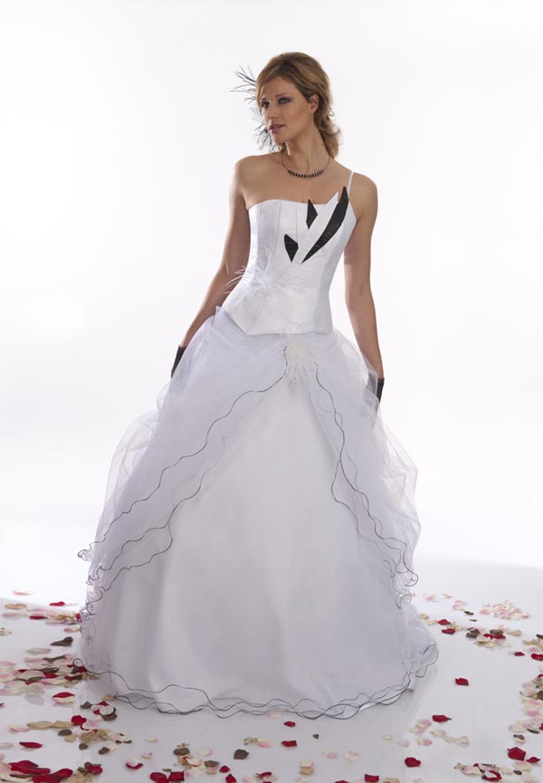 robes de mariage,robes de soir?�e et d?�coration: La robe de mari?�e blanche et noire