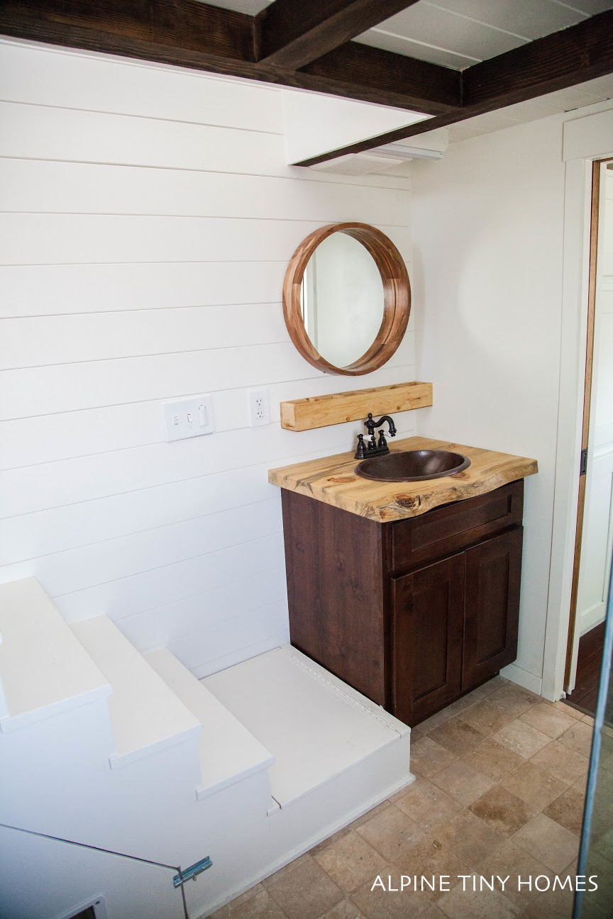 Santa Rosa Tiny House (315 Sq Ft) [ TINY HOUSE TOWN ]