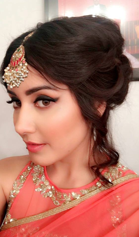 [Image: Rashi%2BKhanna%2BBeautiful%2BHair%2BStyl...1%2529.jpg]